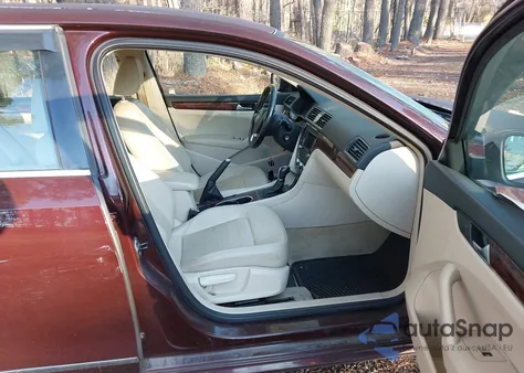 2013 Volkswagen Passat 2.5L Sel z USA, uszkodzony, nr VIN 1VWCP7A39DC053873